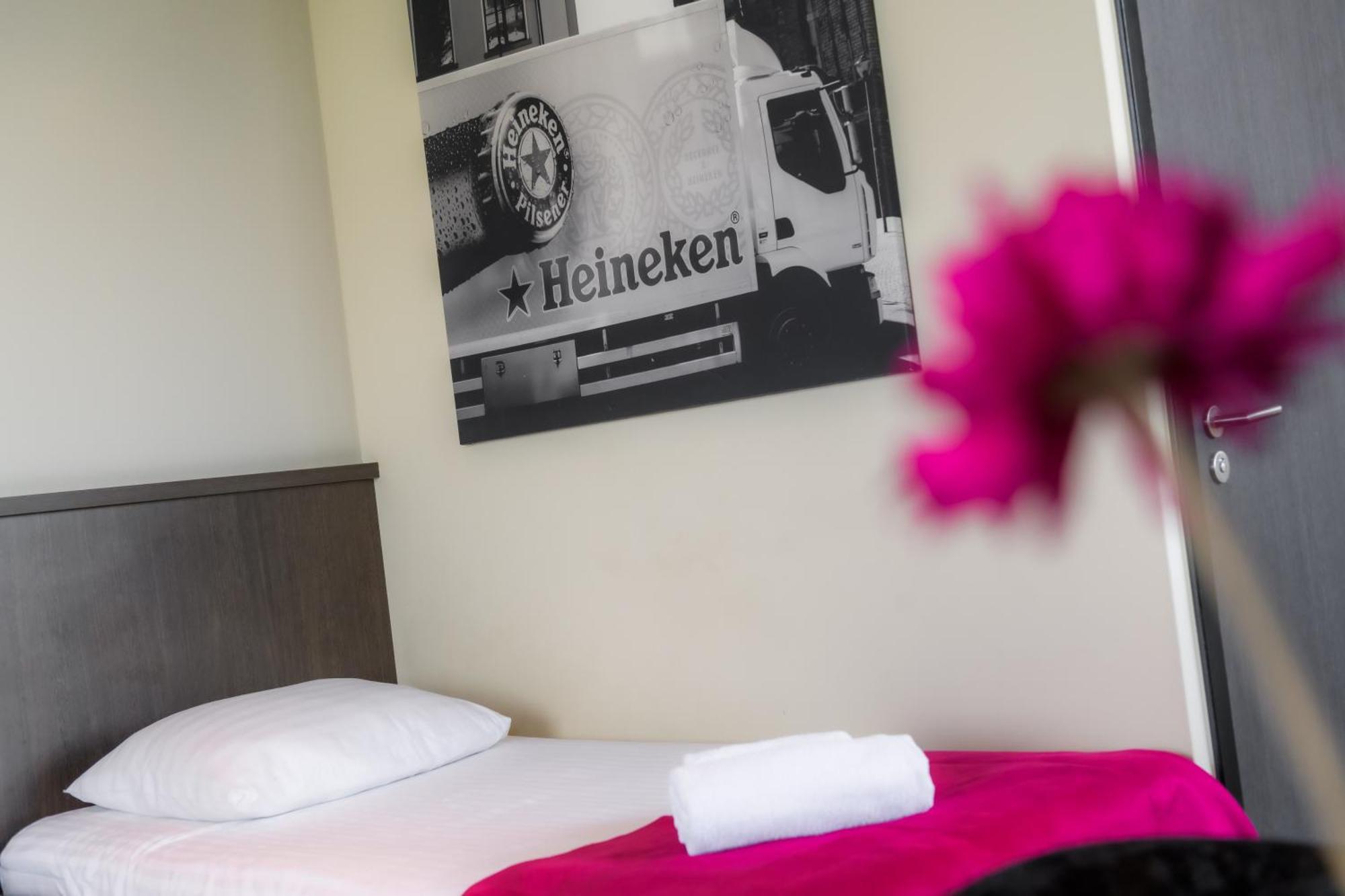 Bas World Hotel Veghel Exterior photo
