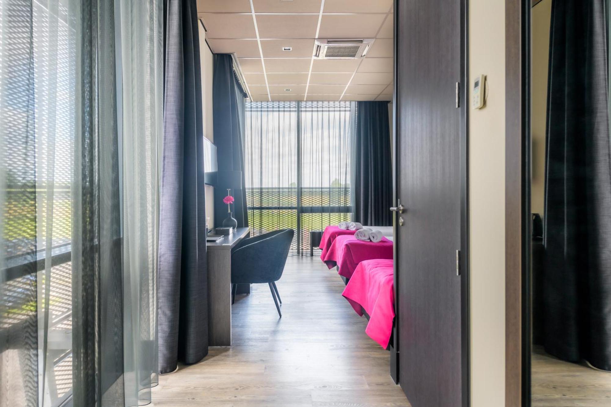 Bas World Hotel Veghel Exterior photo